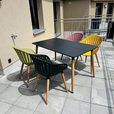 Moderne Apartments Mit Highspeed-Wlan Und Gratis-Tiefgarage Ihr Perfekter Rueckzugsort Nahe Dem Zentrum Und Der Therme I Barrierearm سيئة كيسينجين المظهر الخارجي الصورة