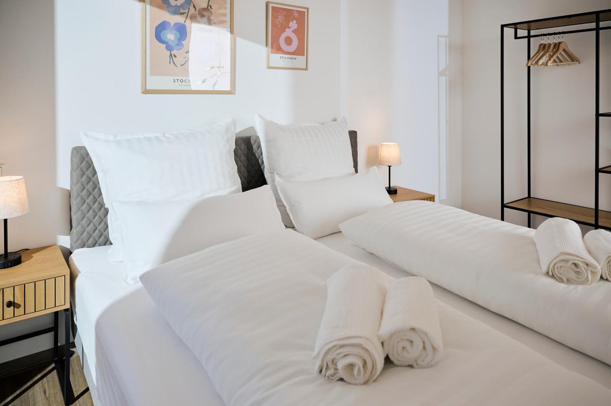 Moderne Apartments Mit Highspeed-Wlan Und Gratis-Tiefgarage Ihr Perfekter Rueckzugsort Nahe Dem Zentrum Und Der Therme I Barrierearm سيئة كيسينجين المظهر الخارجي الصورة
