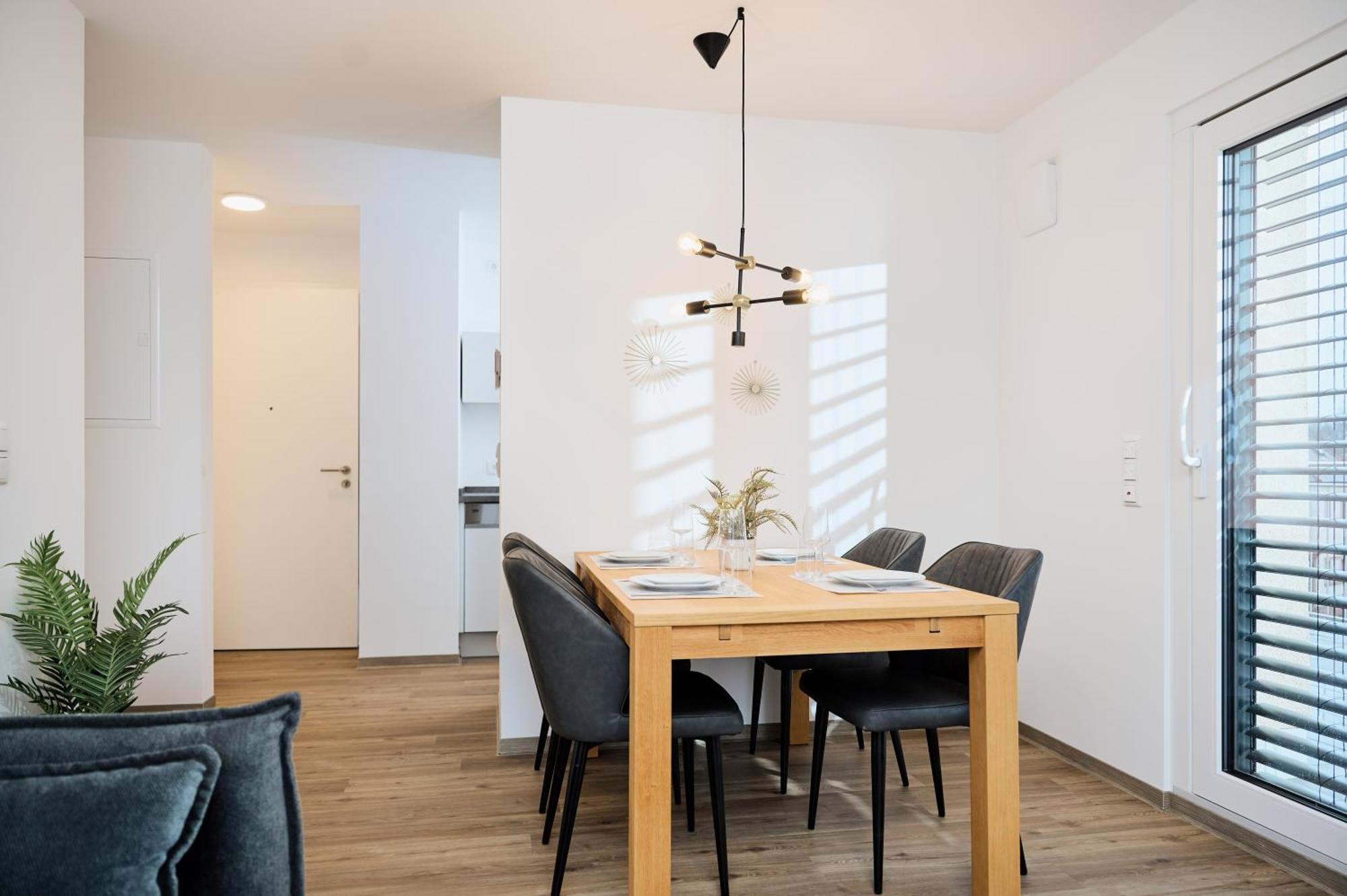 Moderne Apartments Mit Highspeed-Wlan Und Gratis-Tiefgarage Ihr Perfekter Rueckzugsort Nahe Dem Zentrum Und Der Therme I Barrierearm سيئة كيسينجين المظهر الخارجي الصورة