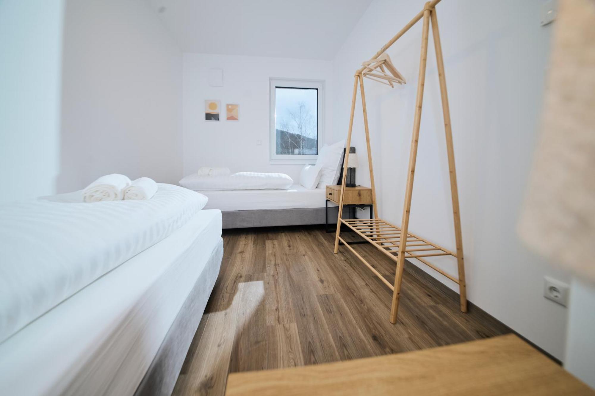Moderne Apartments Mit Highspeed-Wlan Und Gratis-Tiefgarage Ihr Perfekter Rueckzugsort Nahe Dem Zentrum Und Der Therme I Barrierearm سيئة كيسينجين المظهر الخارجي الصورة
