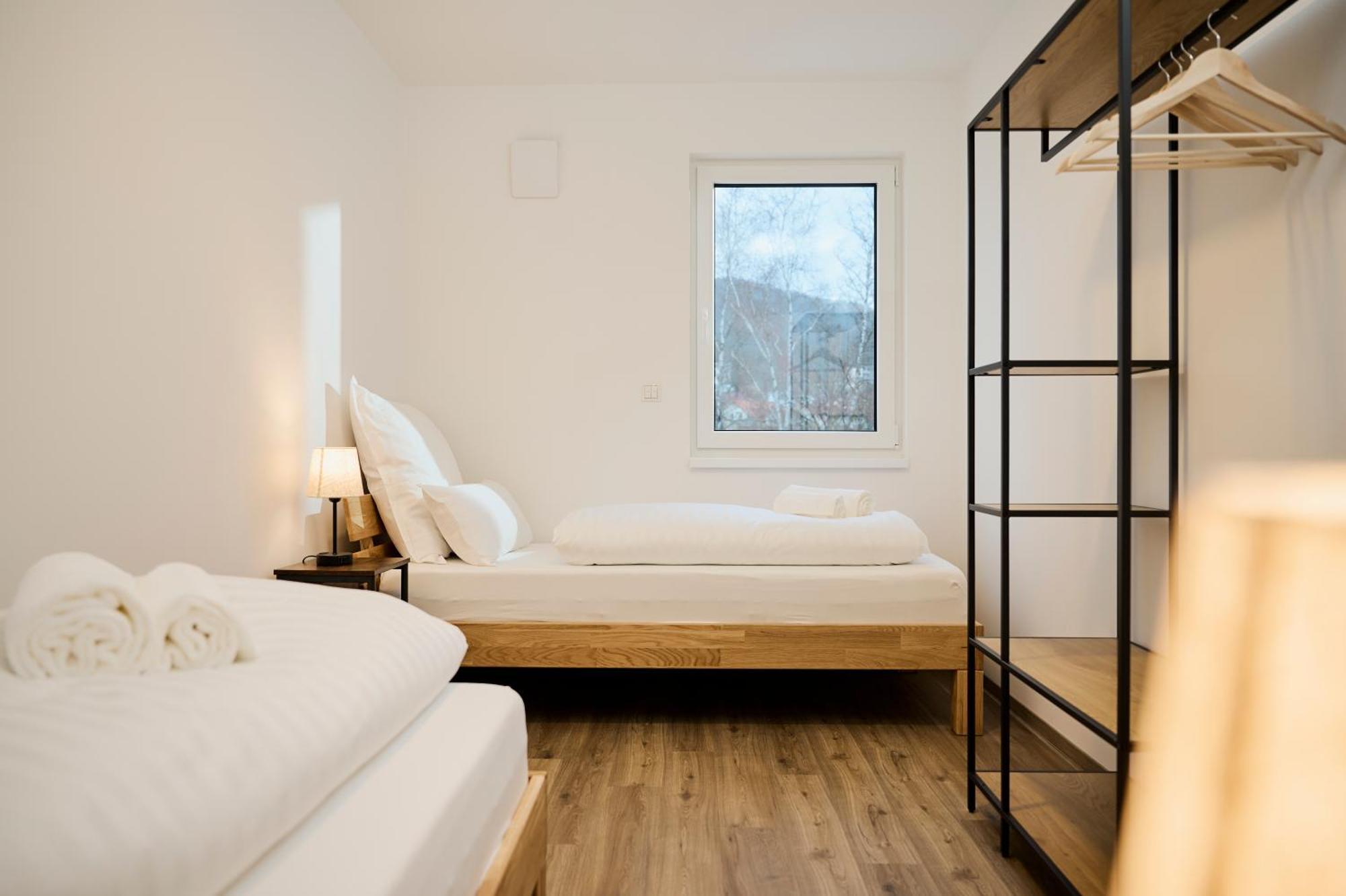Moderne Apartments Mit Highspeed-Wlan Und Gratis-Tiefgarage Ihr Perfekter Rueckzugsort Nahe Dem Zentrum Und Der Therme I Barrierearm سيئة كيسينجين المظهر الخارجي الصورة
