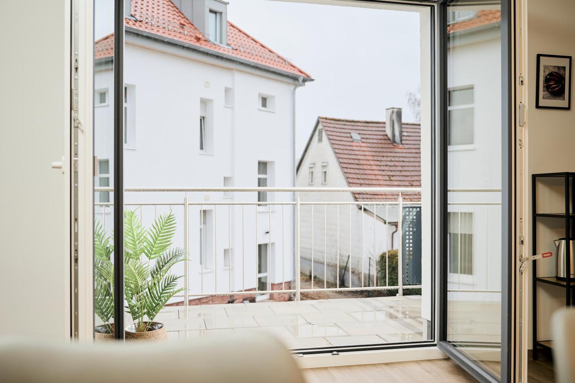Moderne Apartments Mit Highspeed-Wlan Und Gratis-Tiefgarage Ihr Perfekter Rueckzugsort Nahe Dem Zentrum Und Der Therme I Barrierearm سيئة كيسينجين المظهر الخارجي الصورة