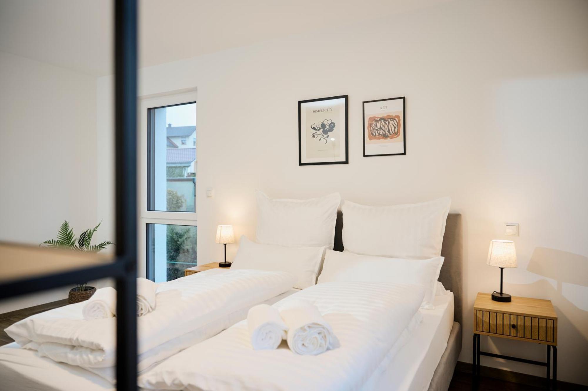 Moderne Apartments Mit Highspeed-Wlan Und Gratis-Tiefgarage Ihr Perfekter Rueckzugsort Nahe Dem Zentrum Und Der Therme I Barrierearm سيئة كيسينجين المظهر الخارجي الصورة