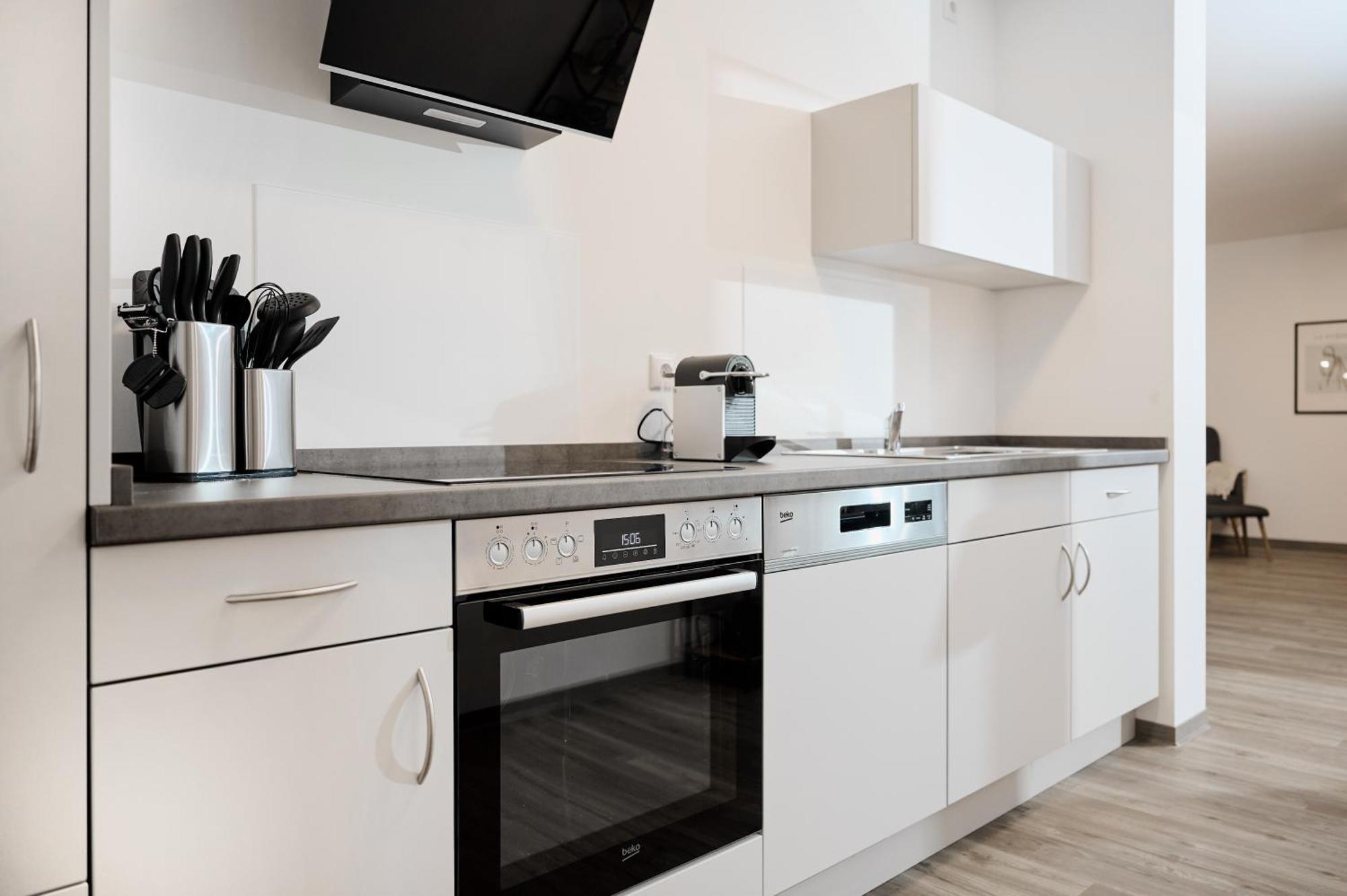 Moderne Apartments Mit Highspeed-Wlan Und Gratis-Tiefgarage Ihr Perfekter Rueckzugsort Nahe Dem Zentrum Und Der Therme I Barrierearm سيئة كيسينجين المظهر الخارجي الصورة