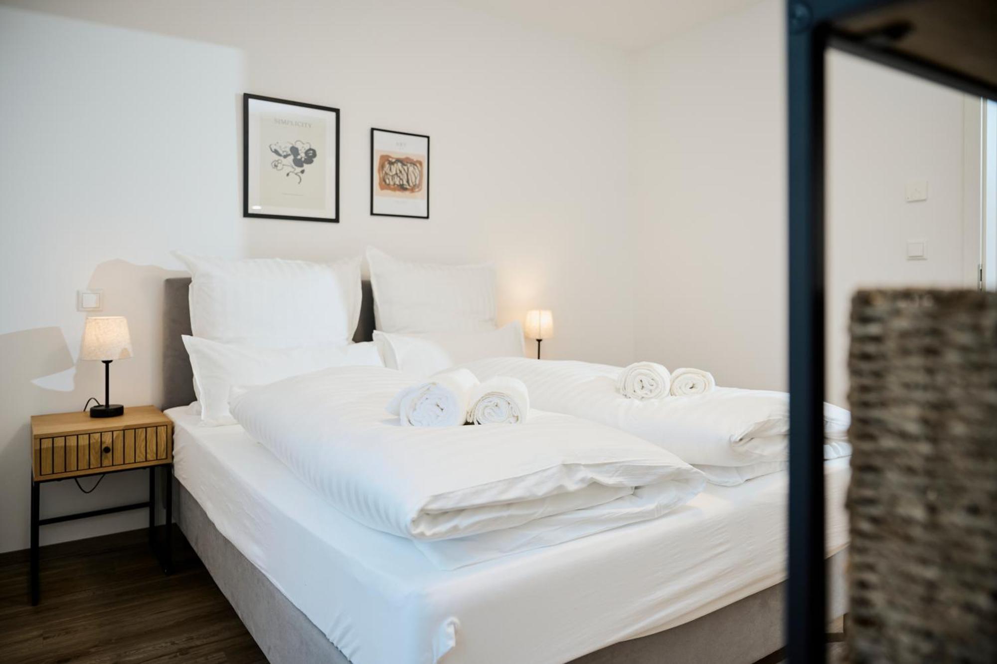 Moderne Apartments Mit Highspeed-Wlan Und Gratis-Tiefgarage Ihr Perfekter Rueckzugsort Nahe Dem Zentrum Und Der Therme I Barrierearm سيئة كيسينجين المظهر الخارجي الصورة