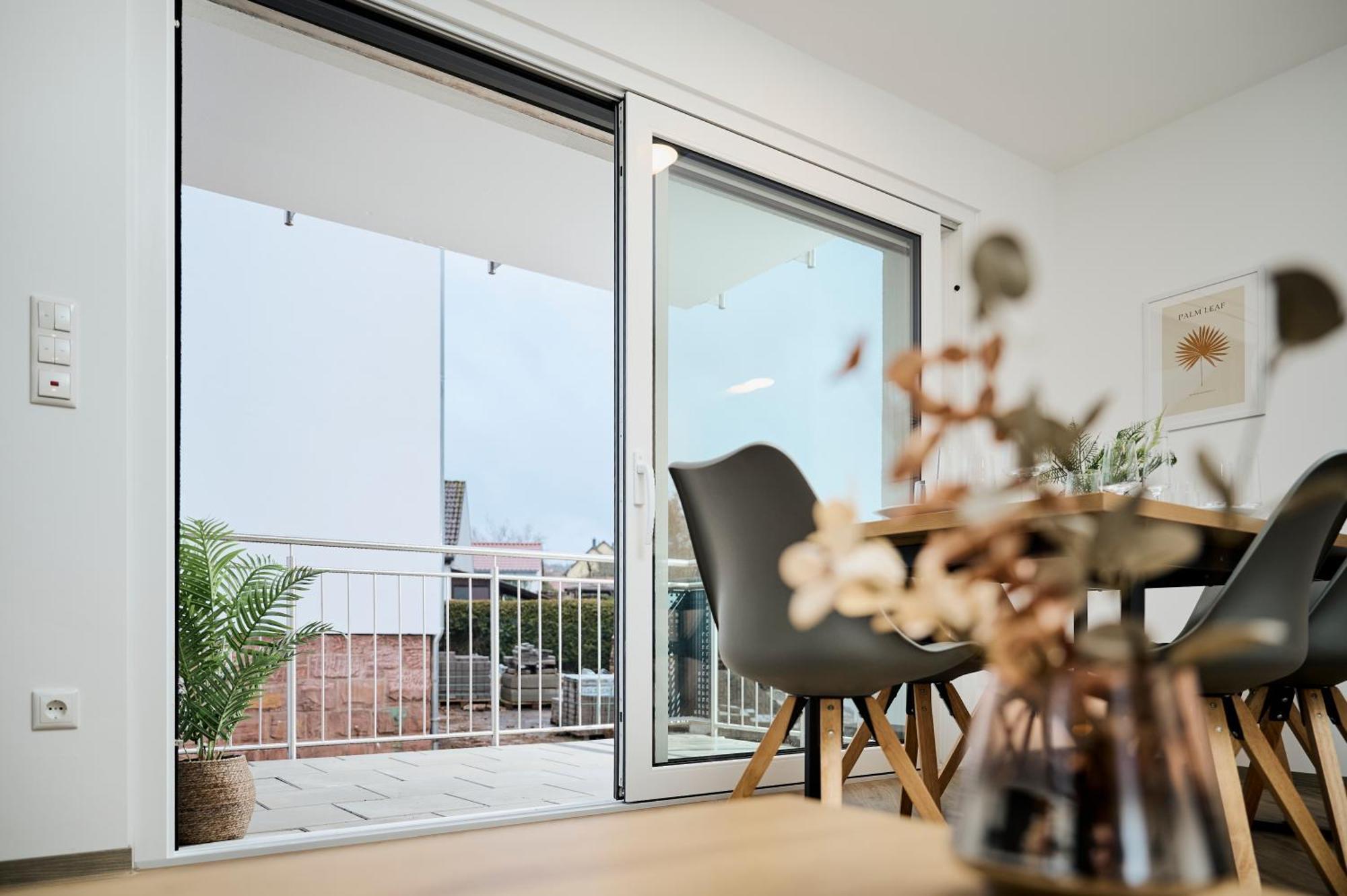 Moderne Apartments Mit Highspeed-Wlan Und Gratis-Tiefgarage Ihr Perfekter Rueckzugsort Nahe Dem Zentrum Und Der Therme I Barrierearm سيئة كيسينجين المظهر الخارجي الصورة