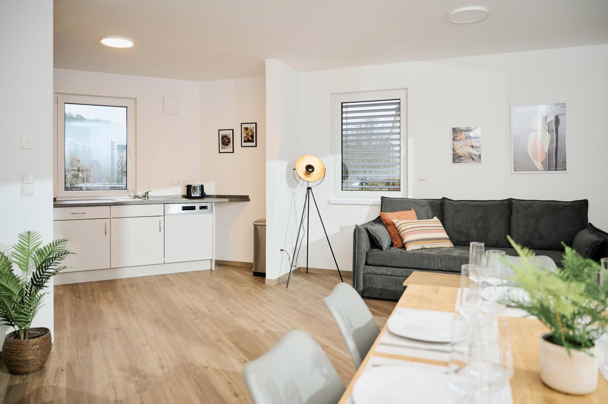 Moderne Apartments Mit Highspeed-Wlan Und Gratis-Tiefgarage Ihr Perfekter Rueckzugsort Nahe Dem Zentrum Und Der Therme I Barrierearm سيئة كيسينجين المظهر الخارجي الصورة
