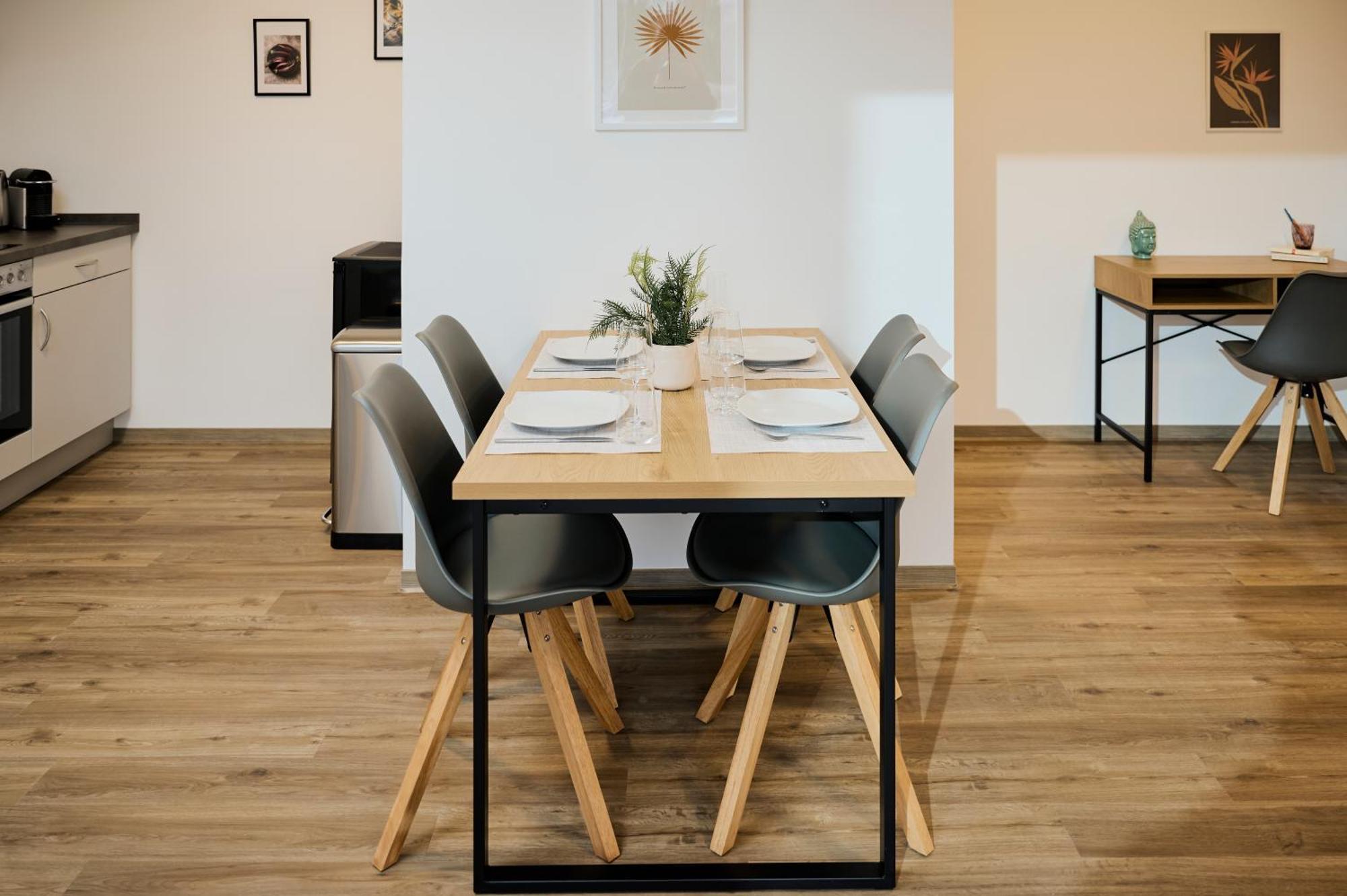 Moderne Apartments Mit Highspeed-Wlan Und Gratis-Tiefgarage Ihr Perfekter Rueckzugsort Nahe Dem Zentrum Und Der Therme I Barrierearm سيئة كيسينجين المظهر الخارجي الصورة