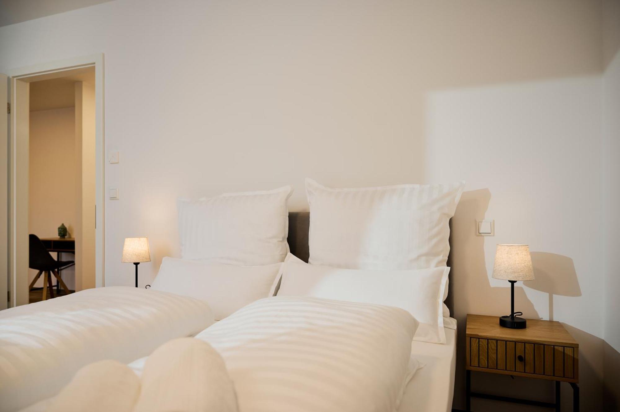 Moderne Apartments Mit Highspeed-Wlan Und Gratis-Tiefgarage Ihr Perfekter Rueckzugsort Nahe Dem Zentrum Und Der Therme I Barrierearm سيئة كيسينجين المظهر الخارجي الصورة