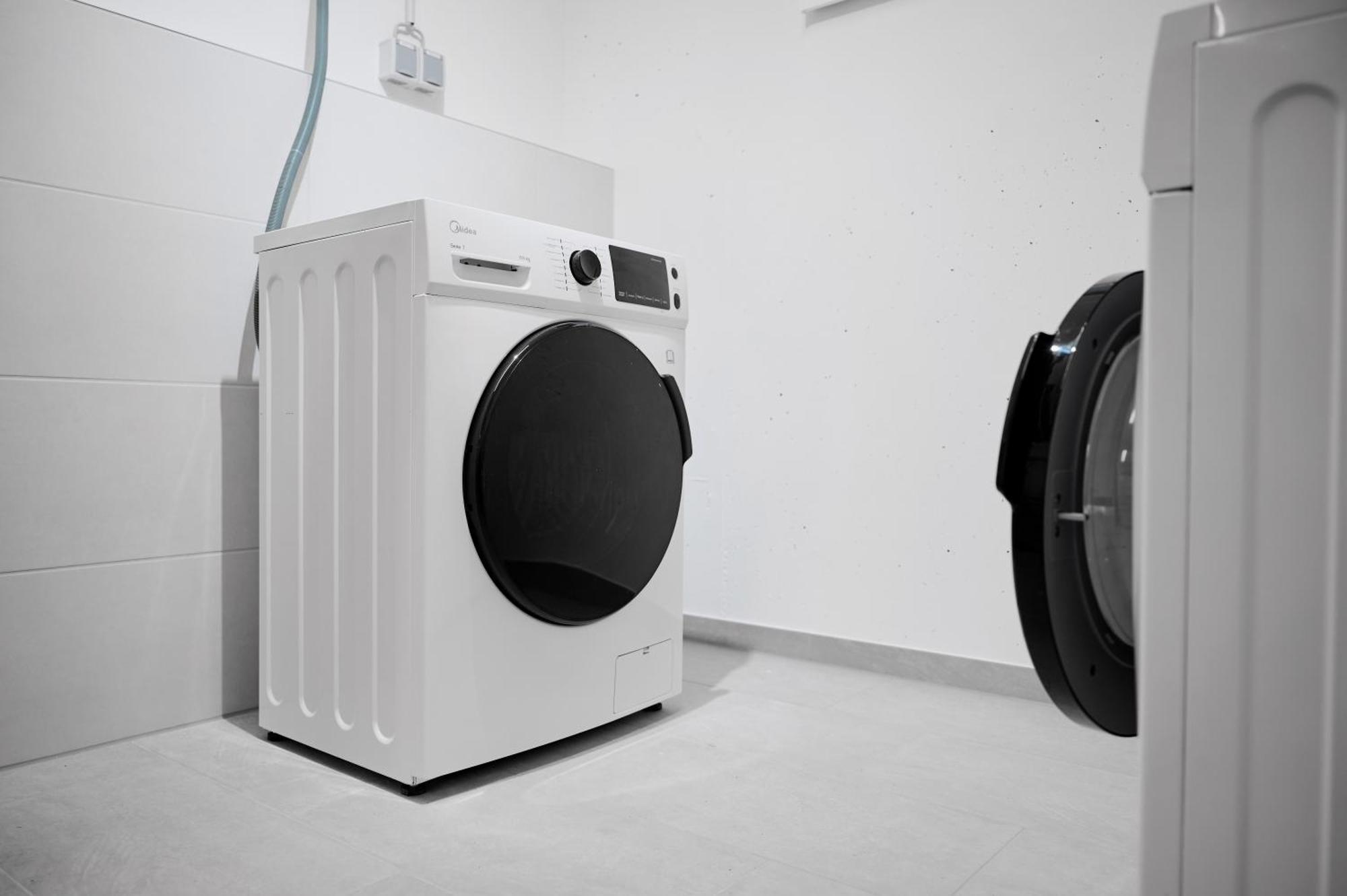 Moderne Apartments Mit Highspeed-Wlan Und Gratis-Tiefgarage Ihr Perfekter Rueckzugsort Nahe Dem Zentrum Und Der Therme I Barrierearm سيئة كيسينجين المظهر الخارجي الصورة