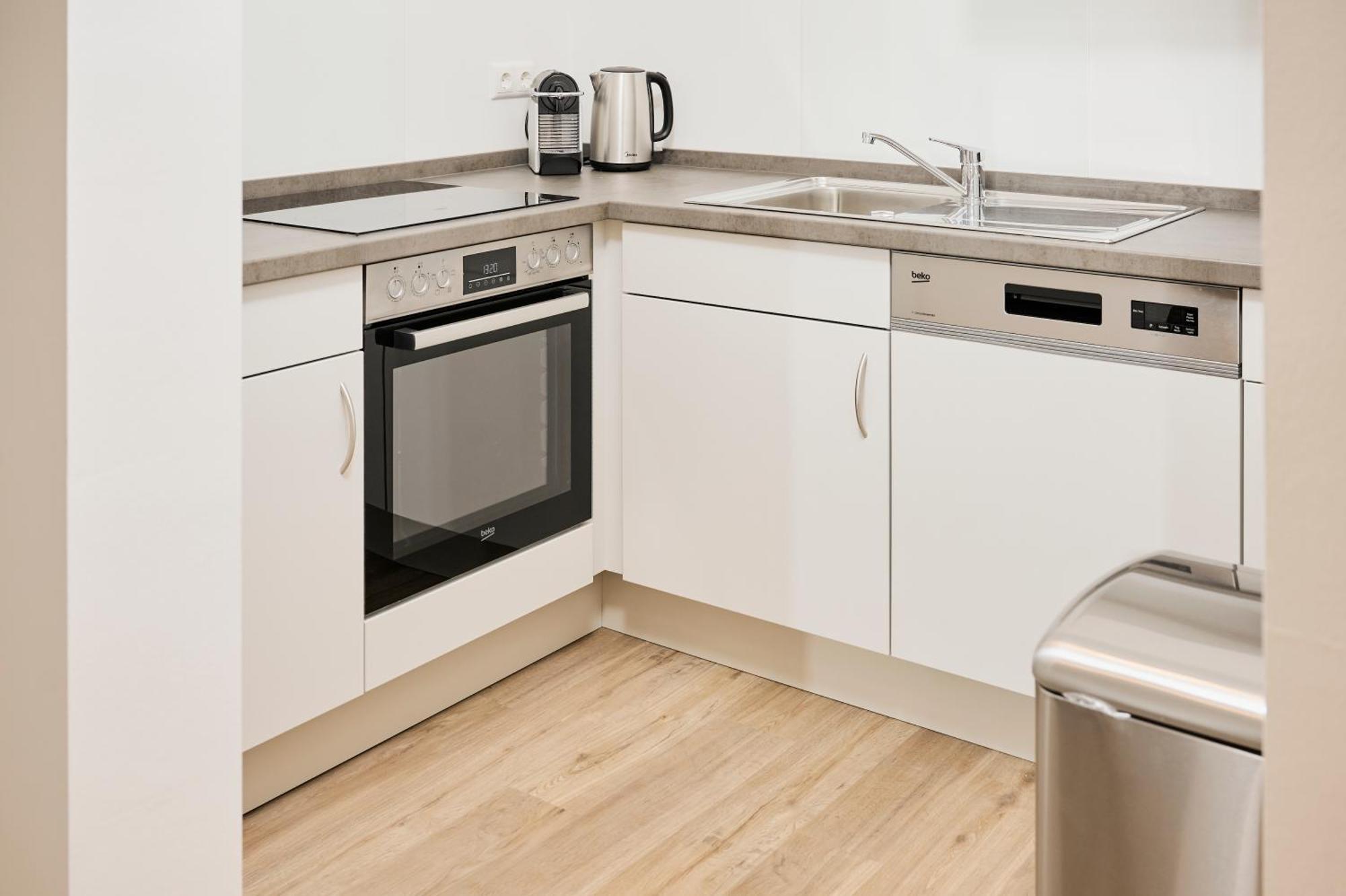 Moderne Apartments Mit Highspeed-Wlan Und Gratis-Tiefgarage Ihr Perfekter Rueckzugsort Nahe Dem Zentrum Und Der Therme I Barrierearm سيئة كيسينجين المظهر الخارجي الصورة